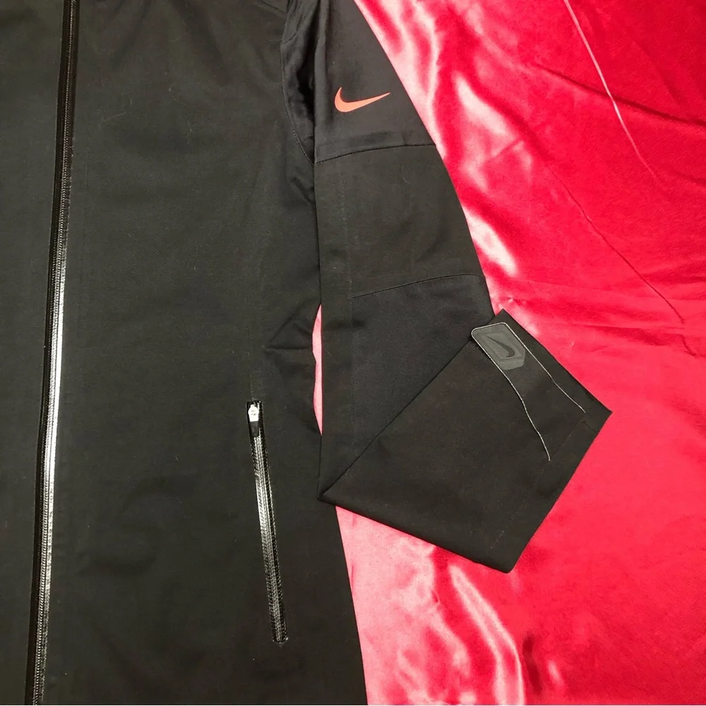Nike Women Golf Storm Fit Jacket - Picture 6 of 13